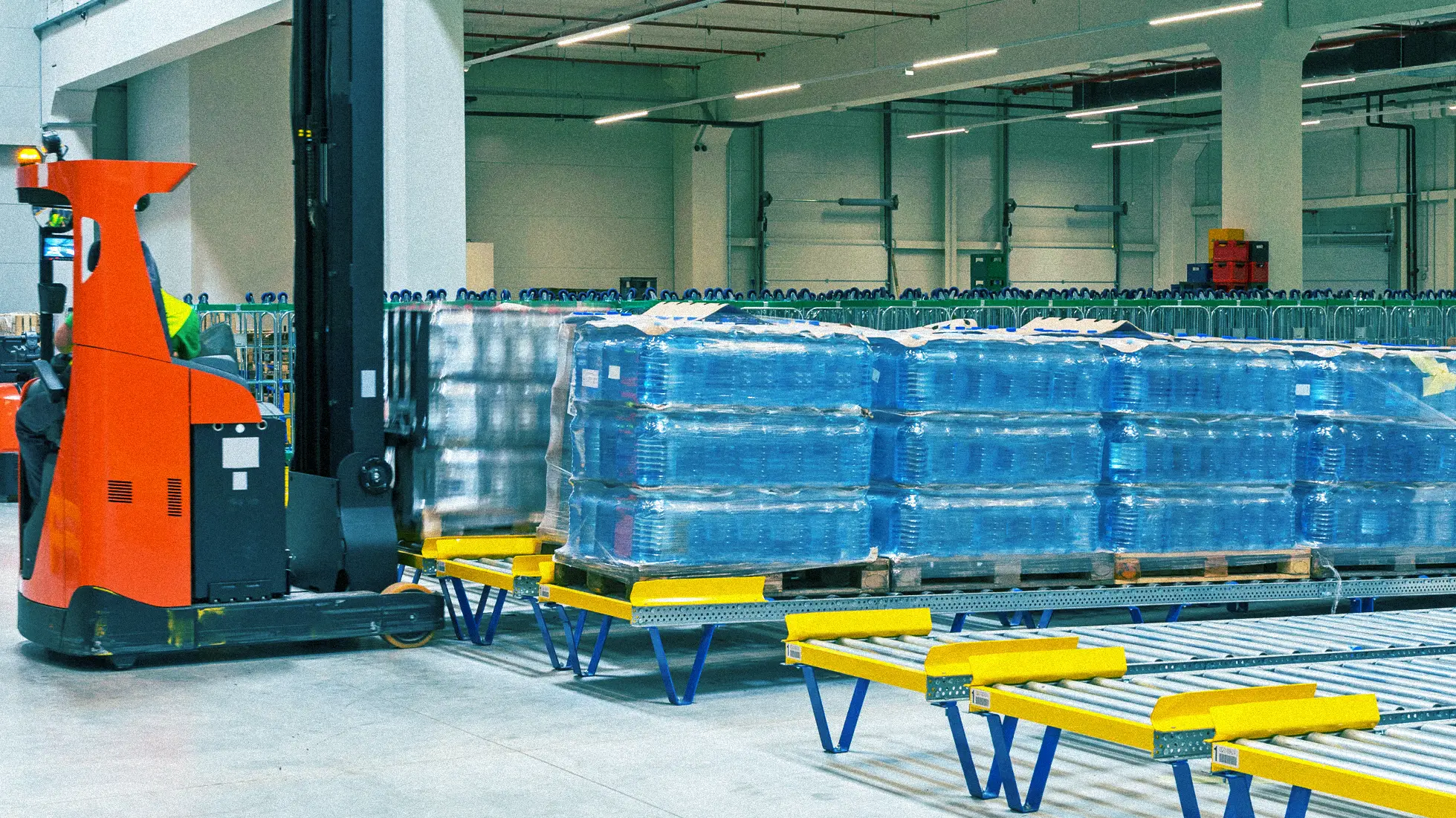 JMTEC - Przenośniki rolkowe – efektywność i wszechstronność w transporcie